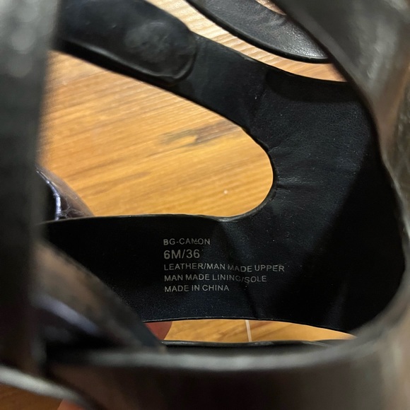 BCBG Canon Metallic Blue snakeskin stilettos - Picture 4 of 7